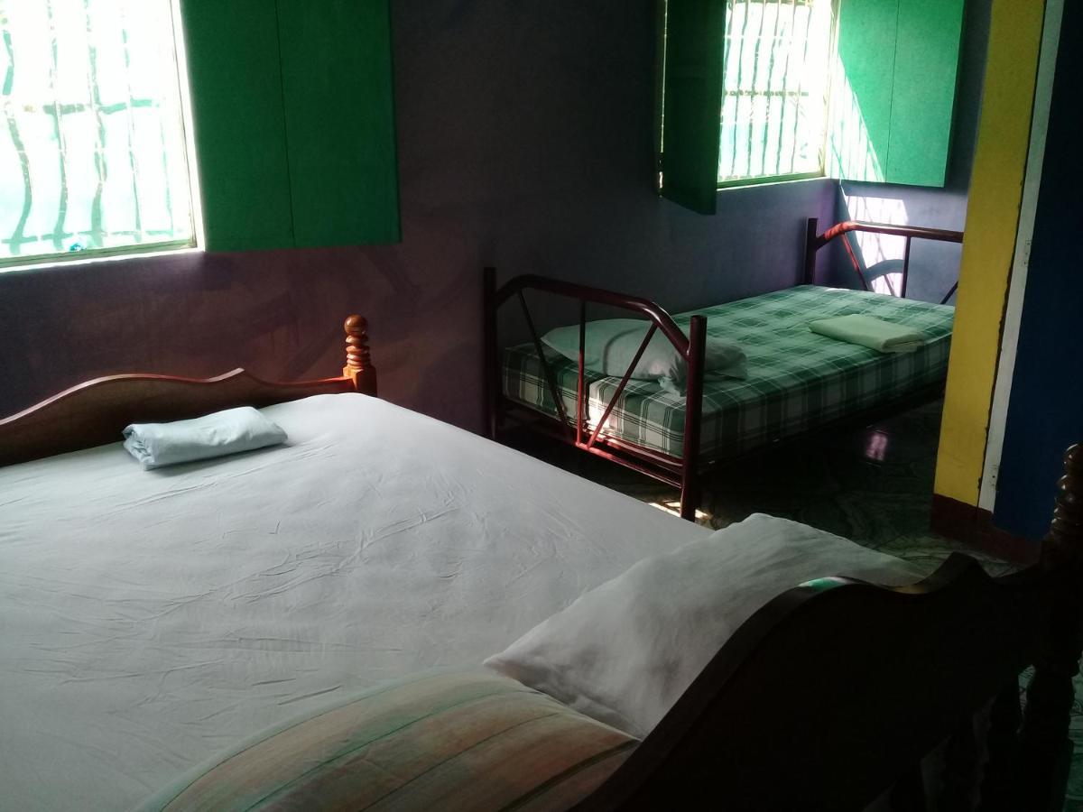 ריבאס Hostal Maria מראה חיצוני תמונה