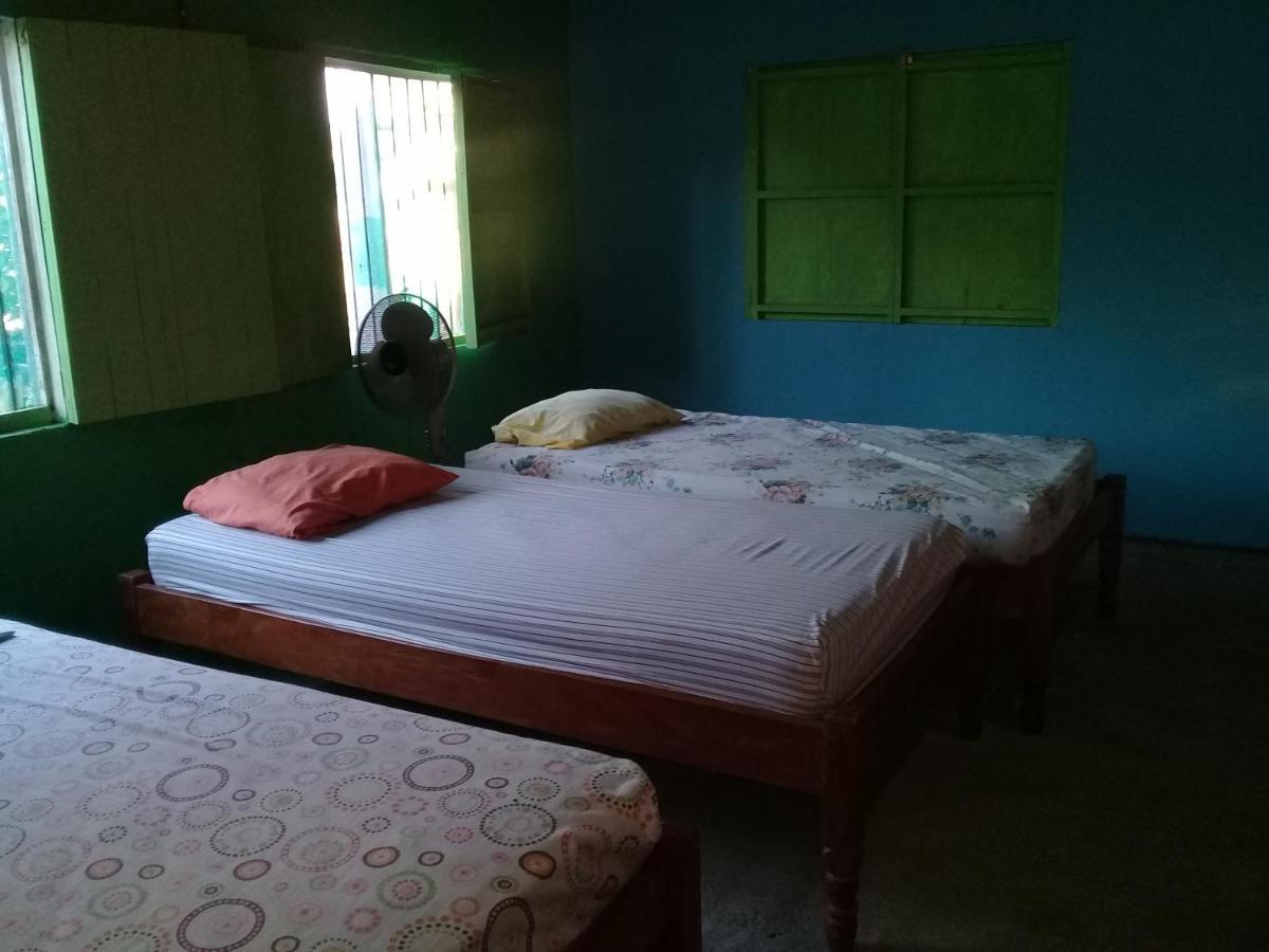 ריבאס Hostal Maria מראה חיצוני תמונה