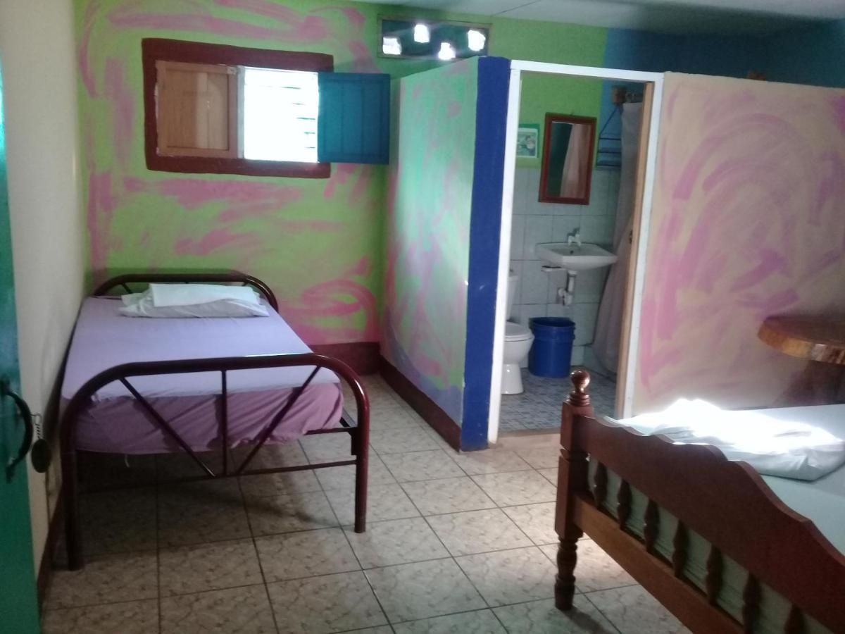 ריבאס Hostal Maria מראה חיצוני תמונה