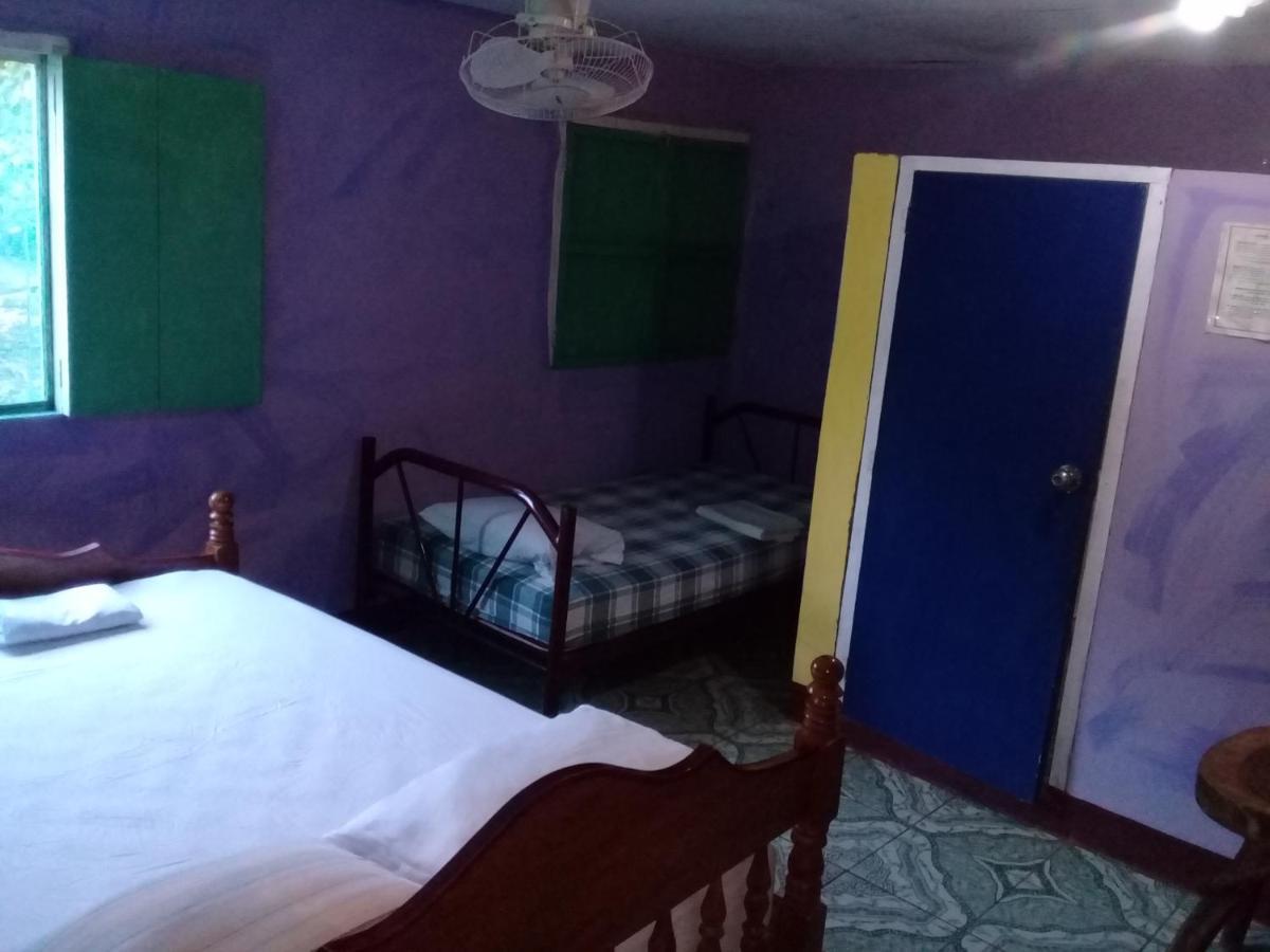 ריבאס Hostal Maria מראה חיצוני תמונה