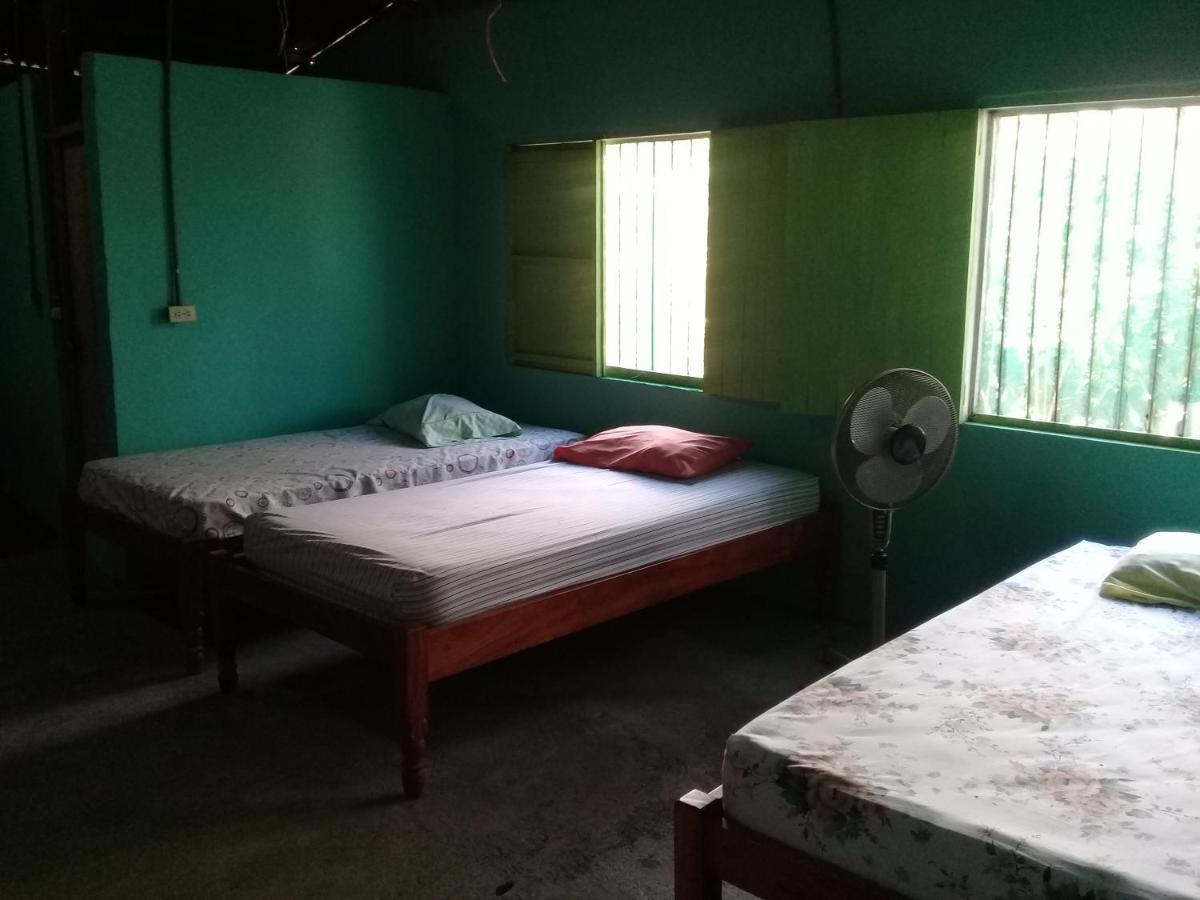 ריבאס Hostal Maria מראה חיצוני תמונה