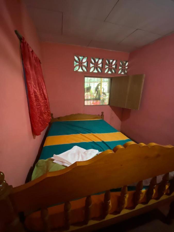 ריבאס Hostal Maria מראה חיצוני תמונה