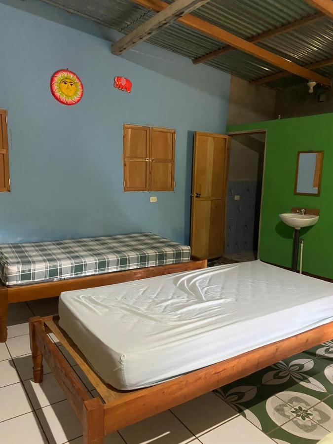 ריבאס Hostal Maria מראה חיצוני תמונה