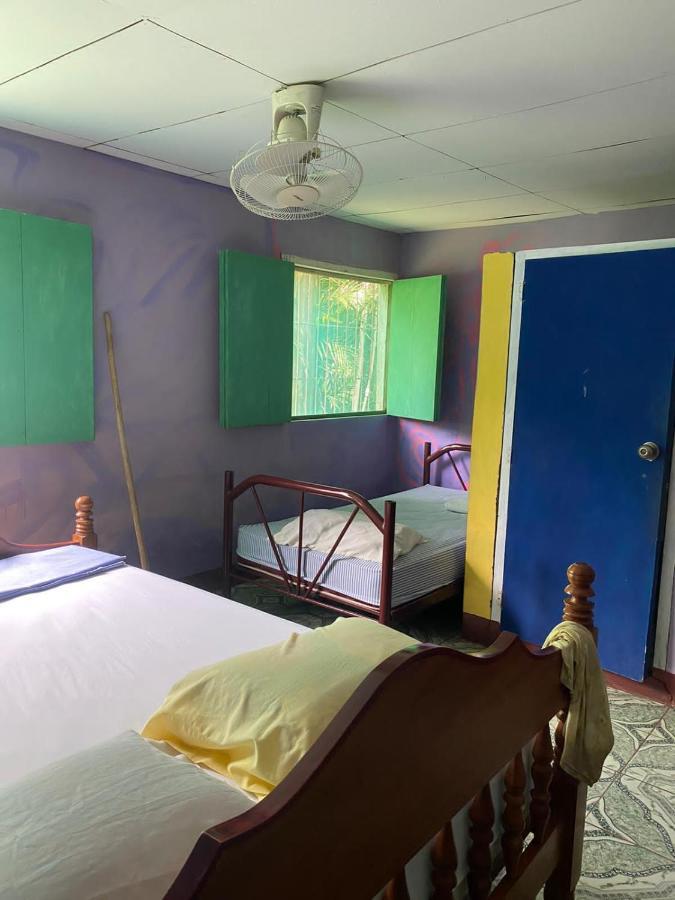 ריבאס Hostal Maria מראה חיצוני תמונה
