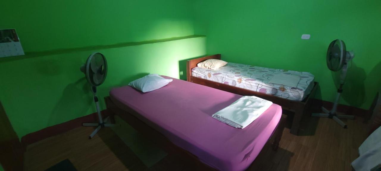 ריבאס Hostal Maria מראה חיצוני תמונה
