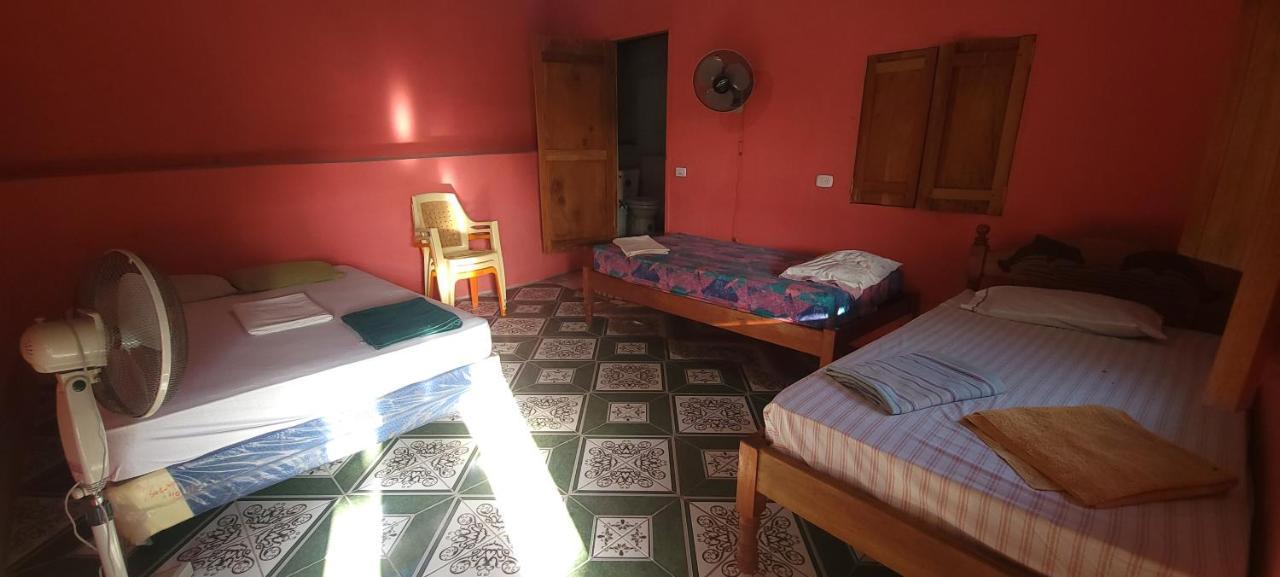 ריבאס Hostal Maria מראה חיצוני תמונה