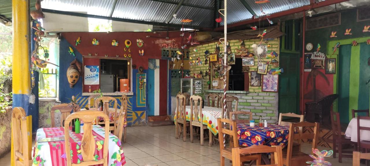 ריבאס Hostal Maria מראה חיצוני תמונה