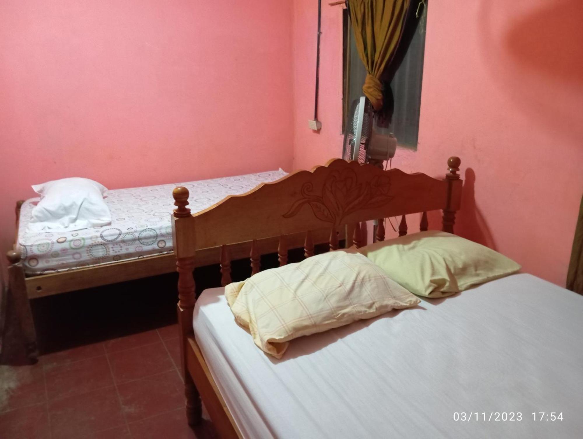 ריבאס Hostal Maria מראה חיצוני תמונה